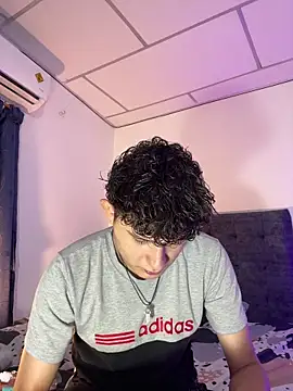 Snapshot of Nathan_Bluee chatting on November 5, 2025, 3:01 pm Nathan Bluee online show from November 5, 2025, 3:01 pm