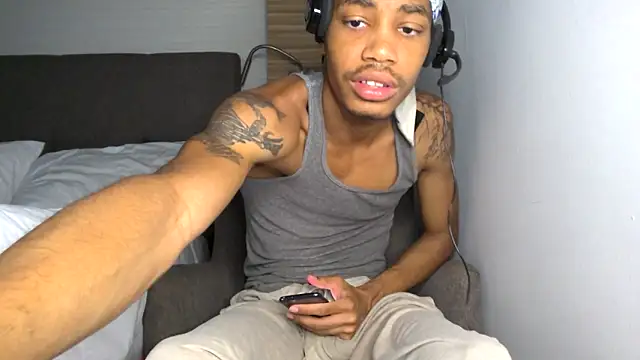 Snapshot of Skinnyblackman chatting on May 1, 2026, 1:10 am Skinnyblackman online show from May 1, 2026, 1:10 am