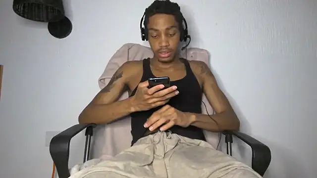 Snapshot of Skinnyblackman chatting on June 12, 2026, 2:32 am Skinnyblackman online show from June 12, 2026, 2:32 am