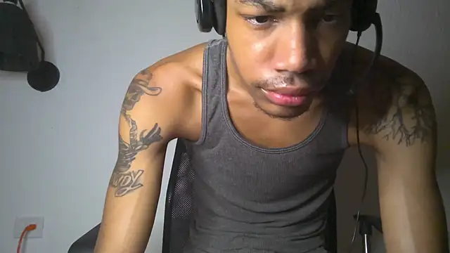 Snapshot of Skinnyblackman chatting on July 16, 2026, 2:39 am Skinnyblackman online show from July 16, 2026, 2:39 am