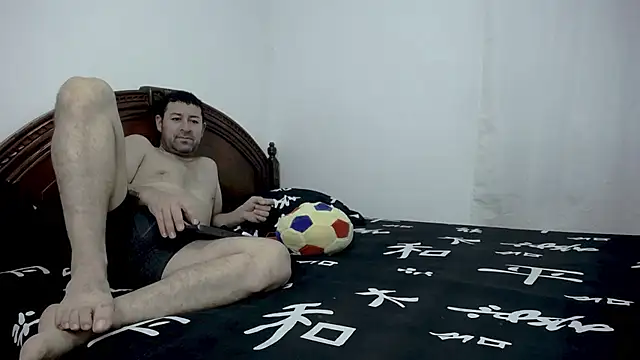 ambar jacksonn online show from December 14, 2025, 4:40 am