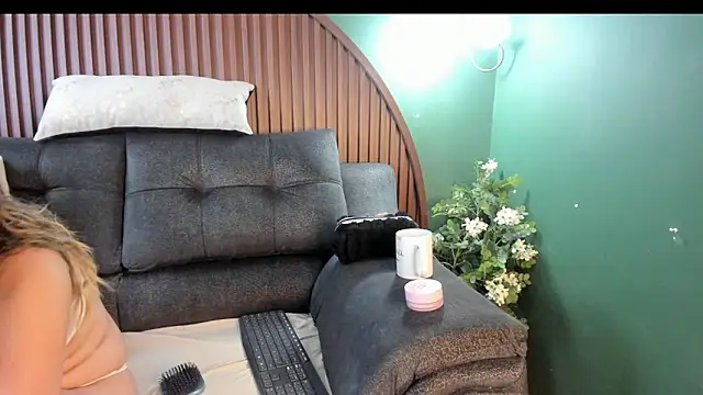 Snapshot of shannel__queen chatting on May 7, 2026, 7:30 pm shannel queen online show from May 7, 2026, 7:30 pm