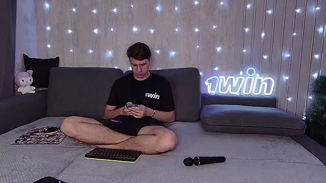 wineandboobss online show from December 17, 2024, 4:21 pm