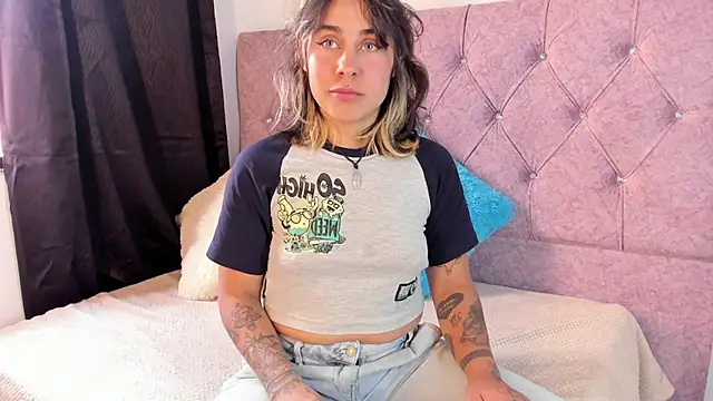 Snapshot of riley_colors chatting on January 29, 2025, 8:46 pm riley colors online show from January 29, 2025, 8:46 pm