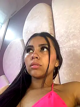 Snapshot of Larabrooks chatting on September 16, 2025, 5:58 pm Larabrooks online show from September 16, 2025, 5:58 pm