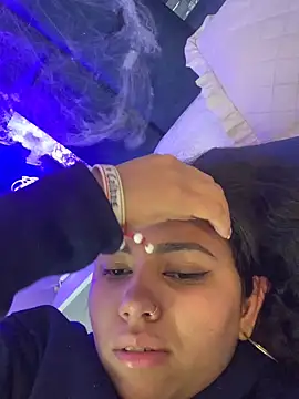 Snapshot of Larabrooks chatting on October 27, 2025, 6:56 pm Larabrooks online show from October 27, 2025, 6:56 pm