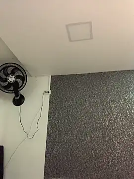 Snapshot of Larabrooks chatting on November 6, 2025, 7:26 pm Larabrooks online show from November 6, 2025, 7:26 pm