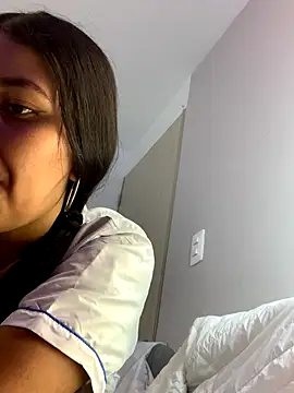 Snapshot of Larabrooks chatting on November 20, 2025, 6:40 pm Larabrooks online show from November 20, 2025, 6:40 pm