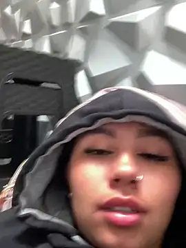 Snapshot of Larabrooks chatting on February 17, 2026, 5:19 pm Larabrooks online show from February 17, 2026, 5:19 pm