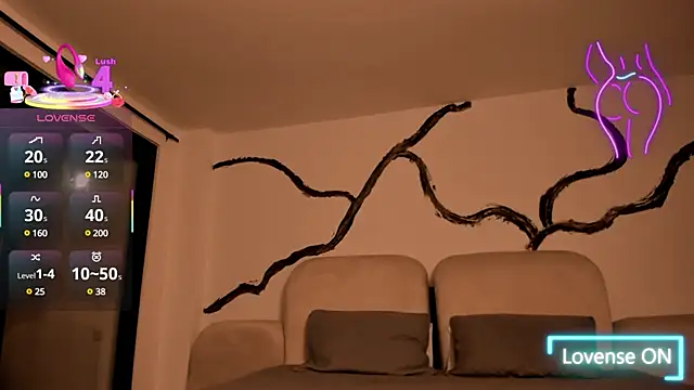 Snapshot of Melany_Luv chatting on February 13, 2025, 1:40 am Melany Luv online show from February 13, 2025, 1:40 am