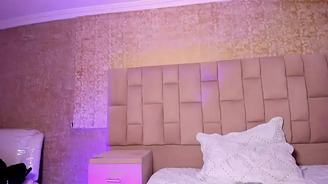 Snapshot of Melany_Luv chatting on February 20, 2025, 1:25 am Melany Luv online show from February 20, 2025, 1:25 am