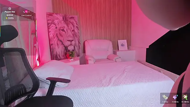 Snapshot of Melany_Luv chatting on October 19, 2025, 8:42 pm Melany Luv online show from October 19, 2025, 8:42 pm