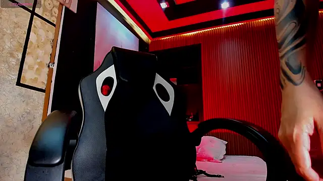 Snapshot of Melany_Luv chatting on November 20, 2025, 9:03 pm Melany Luv online show from November 20, 2025, 9:03 pm