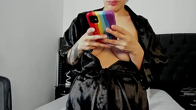 Snapshot of Melany_Luv chatting on December 18, 2025, 9:21 pm Melany Luv online show from December 18, 2025, 9:21 pm