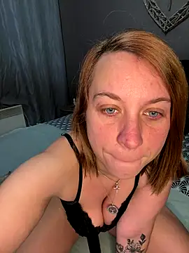 Snapshot of Aphrodite-22 chatting on October 27, 2025, 4:05 am Aphrodite-22 online show from October 27, 2025, 4:05 am