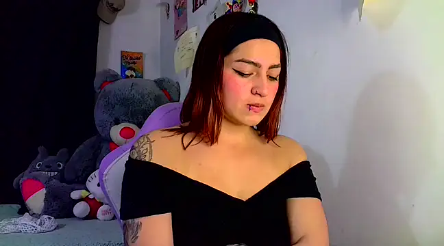 lucycherry   online show from March 11, 2025, 2:54 am