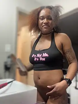 Snapshot of PrettyGal_Tingz chatting on February 6, 2025, 11:26 pm PrettyGal Tingz online show from February 6, 2025, 11:26 pm