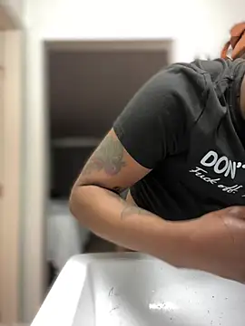 Snapshot of PrettyGal_Tingz chatting on February 8, 2025, 4:04 pm PrettyGal Tingz online show from February 8, 2025, 4:04 pm