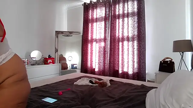 Snapshot of TanyaTaylor45 chatting on November 12, 2025, 1:11 pm TanyaTaylor45 online show from November 12, 2025, 1:11 pm