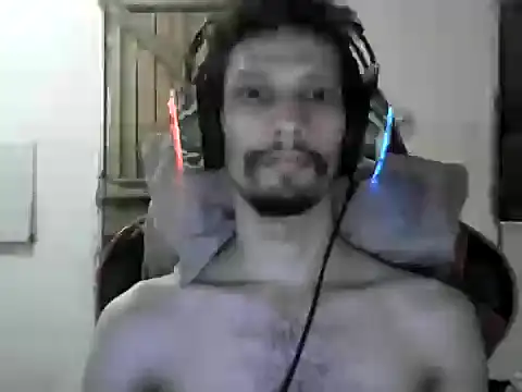 Snapshot of LucasMarcelo85 chatting on January 10, 2025, 10:50 am LucasMarcelo85 online show from January 10, 2025, 10:50 am