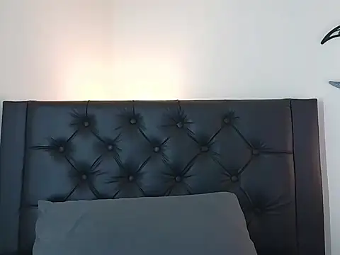 EvoletFMK online show from April 9, 2026, 2:33 pm