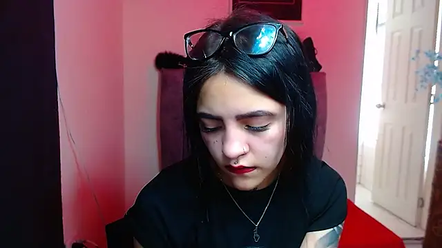 Snapshot of Violettasquirt chatting on October 23, 2025, 3:33 pm Violettasquirt online show from October 23, 2025, 3:33 pm