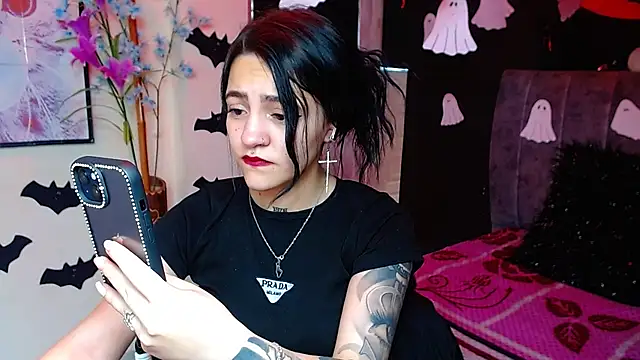 Snapshot of Violettasquirt chatting on October 27, 2025, 2:10 pm Violettasquirt online show from October 27, 2025, 2:10 pm