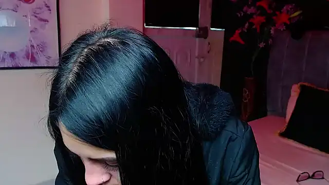 Snapshot of Violettasquirt chatting on December 5, 2025, 1:42 pm Violettasquirt online show from December 5, 2025, 1:42 pm