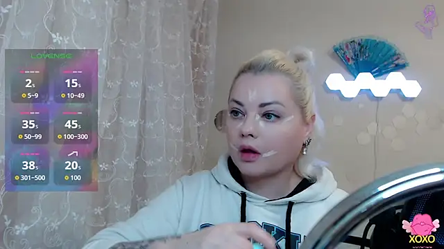 JewellKiss7 online show from November 13, 2025, 4:11 am