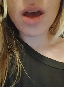 Linda 999 online show from September 22, 2025, 10:34 pm