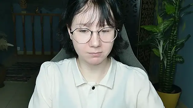 NancyMartinez online show from November 3, 2025, 9:10 am