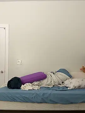 yfui221 online show from April 15, 2026, 5:42 pm