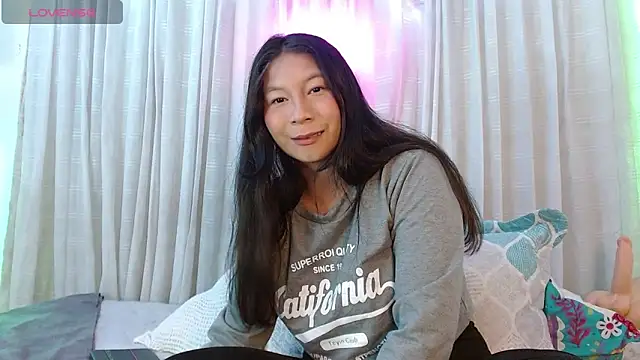 zoewilliams2 online show from December 21, 2025, 3:46 am