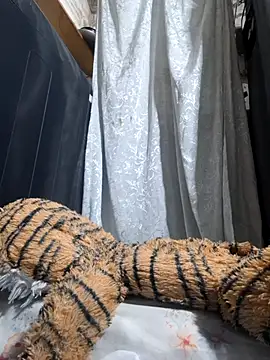 LunaDrago online show from March 28, 2026, 12:27 pm