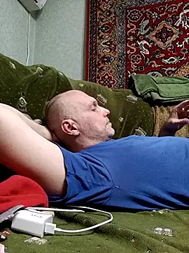 Pineapple04 online show from April 13, 2026, 6:24 pm