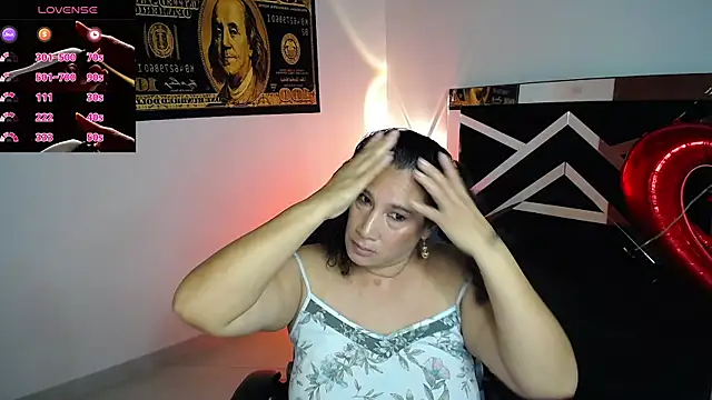 Snapshot of sussy_lee_ chatting on February 19, 2025, 7:38 pm sussy lee  online show from February 19, 2025, 7:38 pm