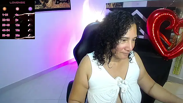 Snapshot of sussy_lee_ chatting on February 21, 2025, 10:37 pm sussy lee  online show from February 21, 2025, 10:37 pm