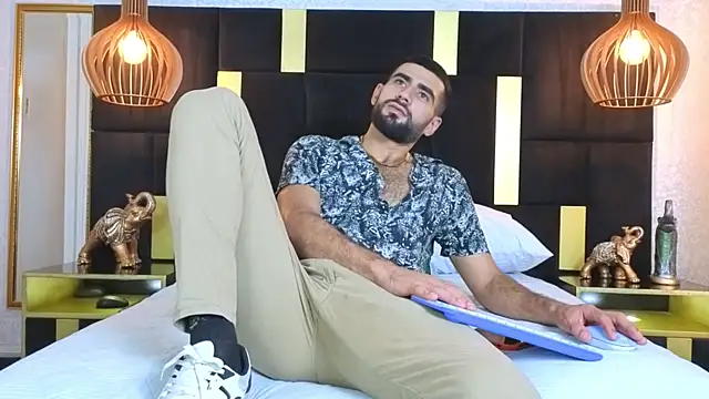 Ethan  Walker online show from November 6, 2025, 7:37 pm