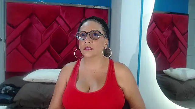 Snapshot of EvaMills1 chatting on February 3, 2025, 7:42 pm EvaMills1 online show from February 3, 2025, 7:42 pm