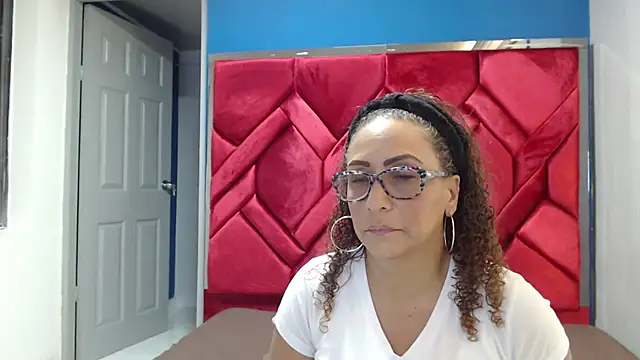 Snapshot of EvaMills1 chatting on February 12, 2025, 7:45 pm EvaMills1 online show from February 12, 2025, 7:45 pm