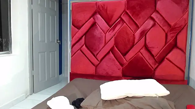 Snapshot of EvaMills1 chatting on February 16, 2025, 3:05 pm EvaMills1 online show from February 16, 2025, 3:05 pm