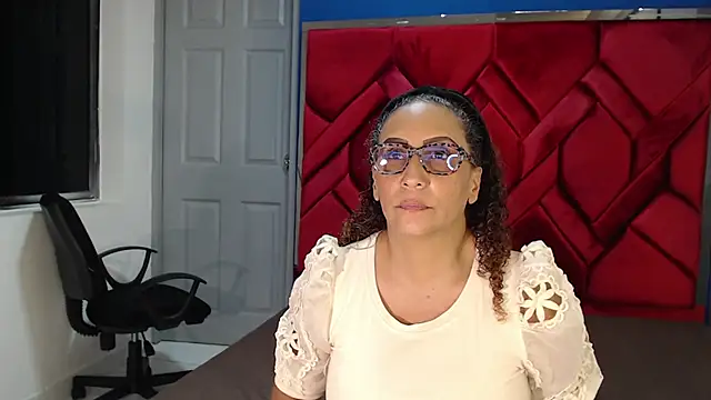 Snapshot of EvaMills1 chatting on February 18, 2025, 7:41 pm EvaMills1 online show from February 18, 2025, 7:41 pm