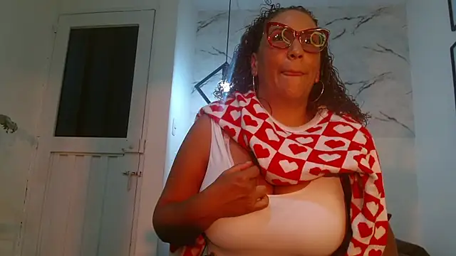 Snapshot of EvaMills1 chatting on September 15, 2025, 8:20 pm EvaMills1 online show from September 15, 2025, 8:20 pm