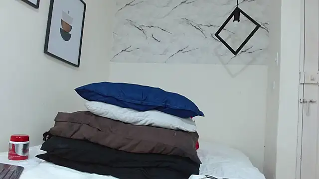 Snapshot of EvaMills1 chatting on November 10, 2025, 8:41 pm EvaMills1 online show from November 10, 2025, 8:41 pm