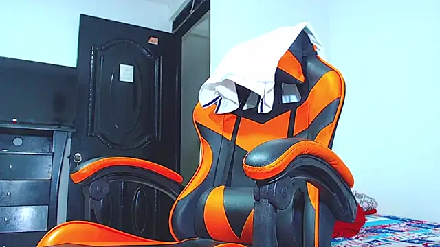 ADAM HOT online show from February 7, 2026, 11:41 pm