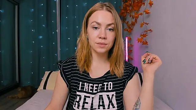 InsatiableFoxX online show from September 19, 2025, 7:25 pm