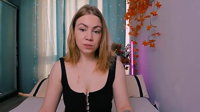 InsatiableFoxX online show from September 29, 2025, 5:56 am