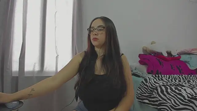 HARLEYNAPIER online show from October 8, 2025, 8:17 pm