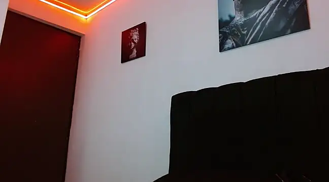 Snapshot of Hendry_ chatting on December 10, 2024, 1:43 am Hendry online show from December 10, 2024, 1:43 am