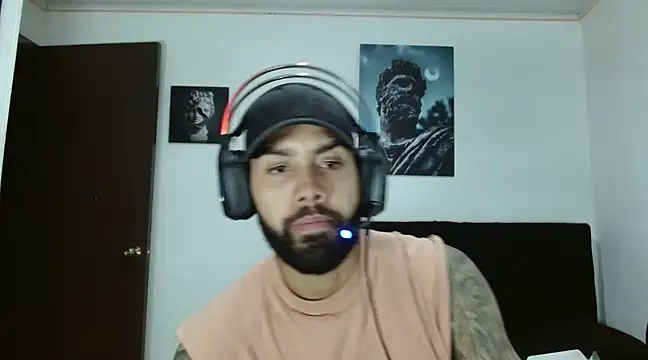 Snapshot of Hendry_ chatting on December 11, 2024, 2:30 am Hendry online show from December 11, 2024, 2:30 am